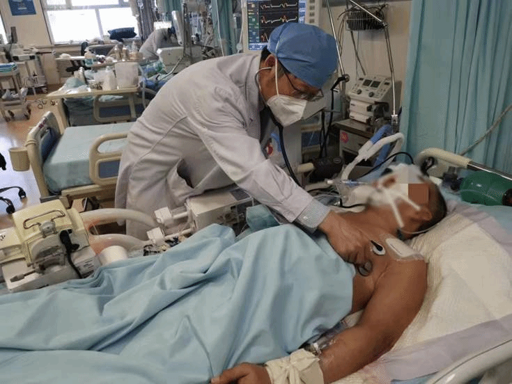 beat365在线唯一官网二院呼吸与危重症医学科主任陈宏教授救治急危重症患者